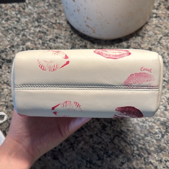 NWT Coach Lip Print Cosmetic Pouch - Picture 6 of 9